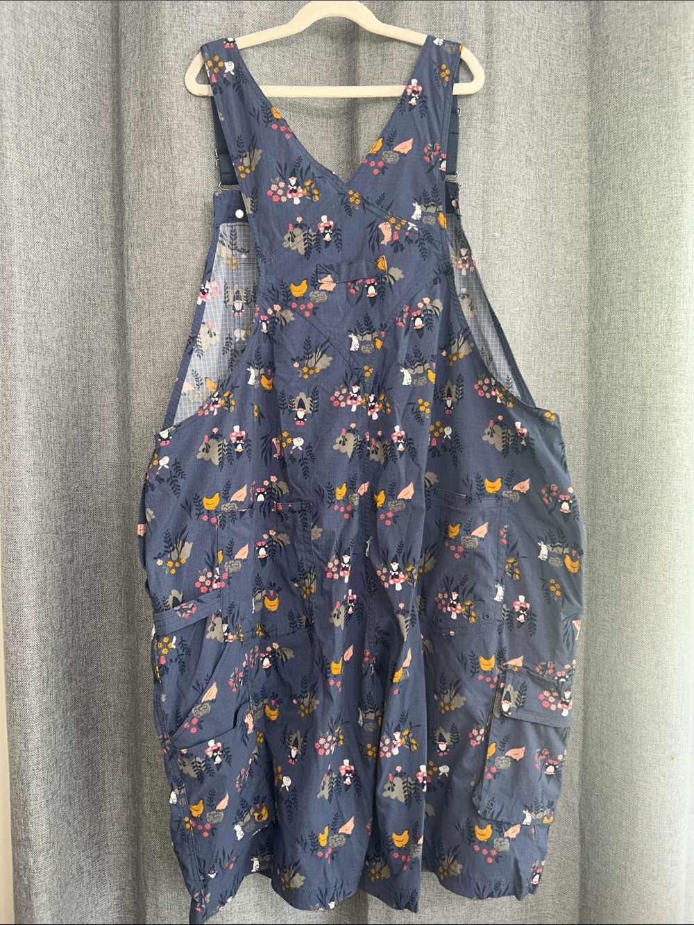 Duluth Trading Co Chicken and Gnome Women’s Shortalls - XXL - Picture 3 of 4
